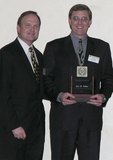 Eric Miller receives the GD-AIS President's Technology Award